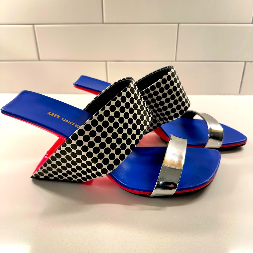 Sandal in Royal Blue Foot bed, fuchsia heel.